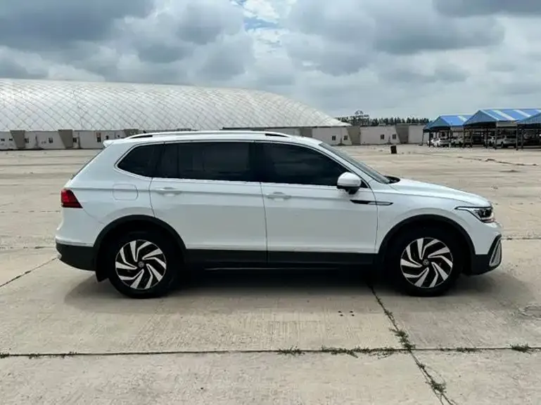 Volkswagen Tiguan L — фото 5