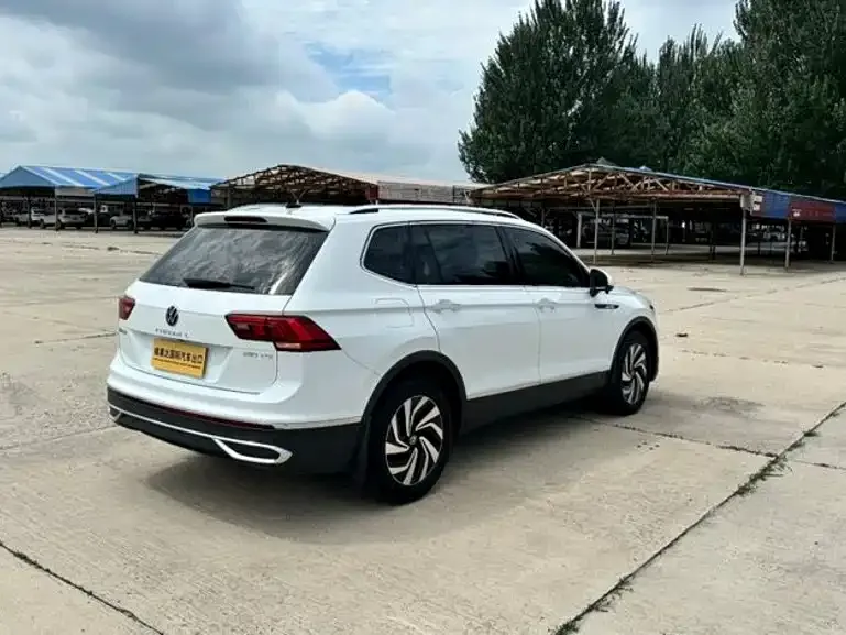 Volkswagen Tiguan L — фото 10