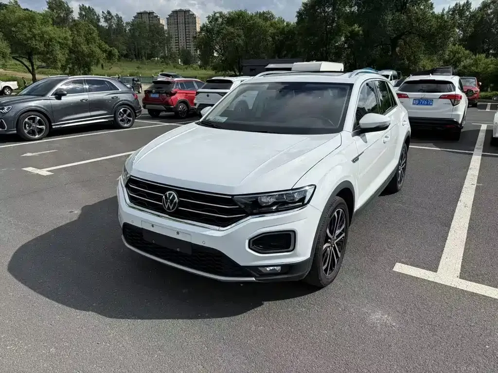 Volkswagen T-Roc — фото 1