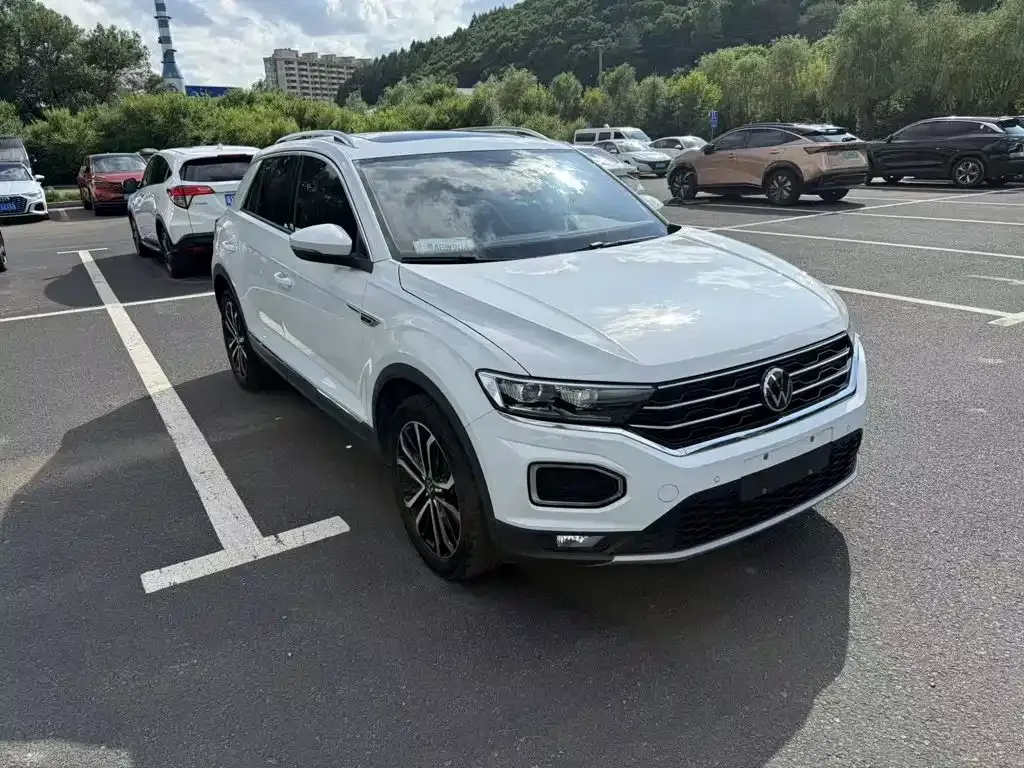 Volkswagen T-Roc — фото 10