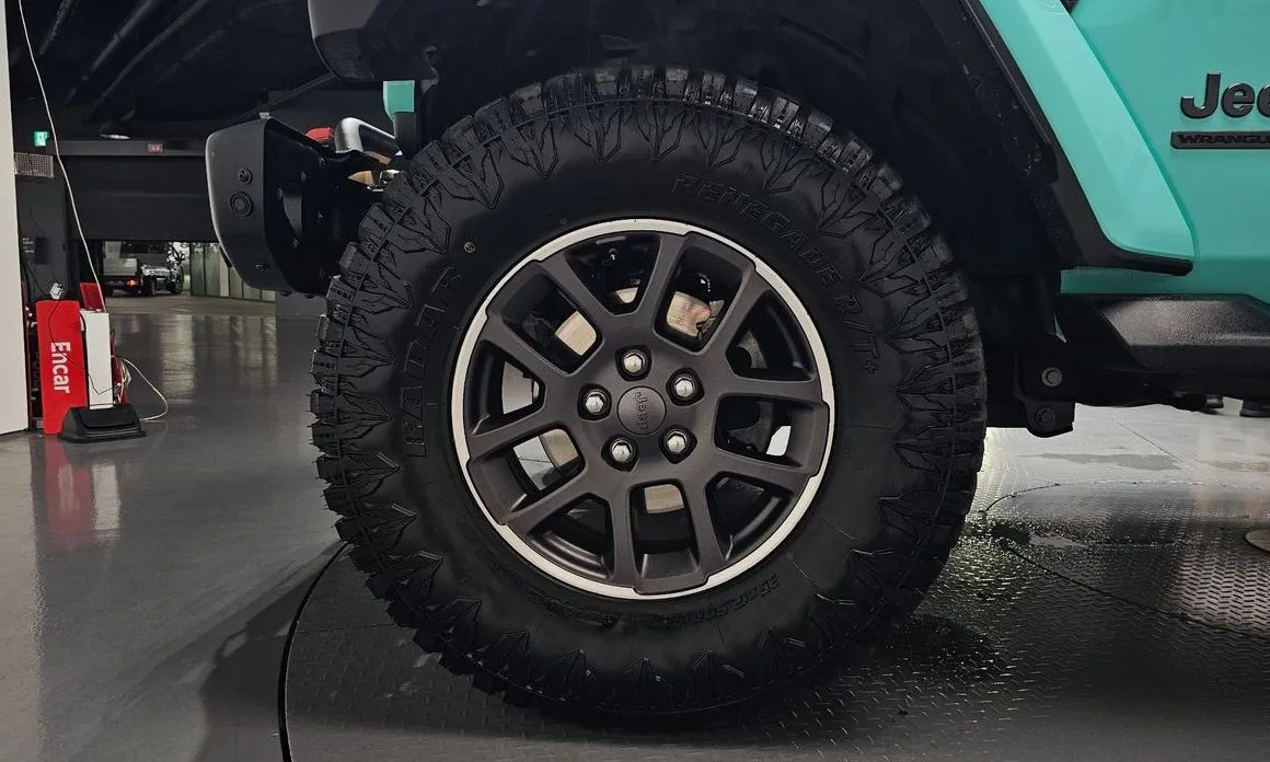 Jeep Wrangler — фото 7