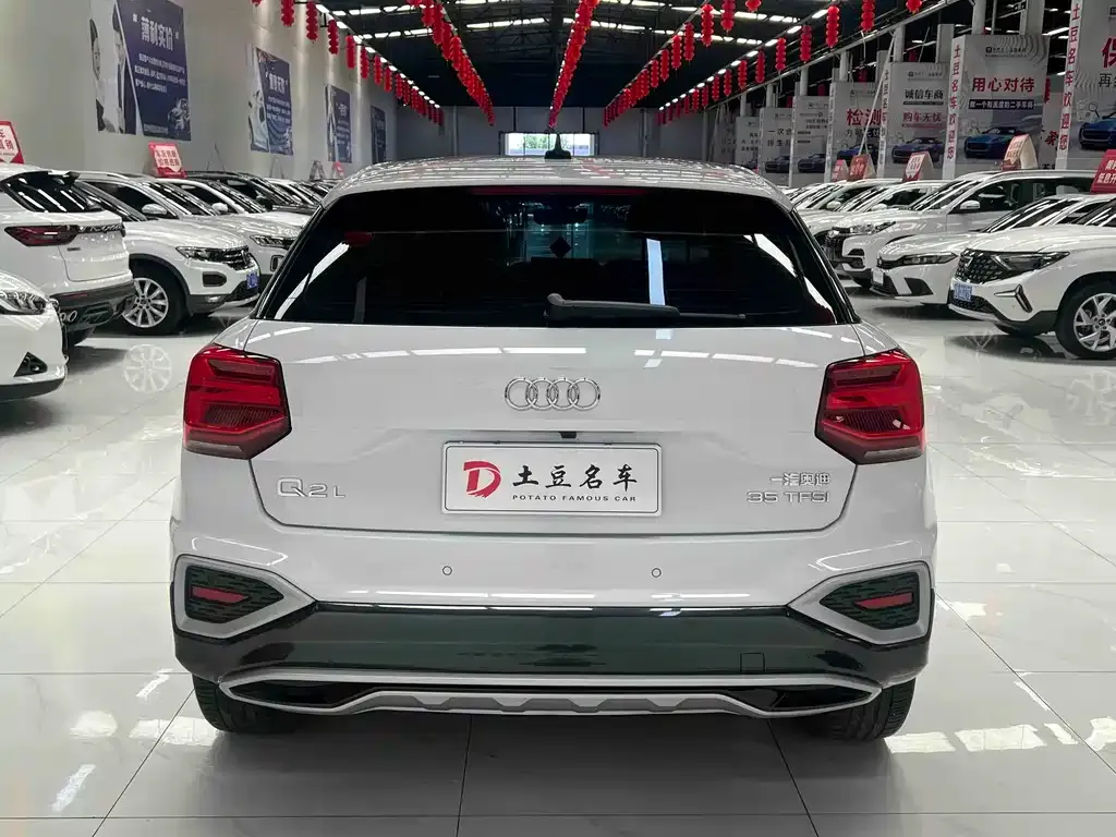 Audi Q2L — фото 2
