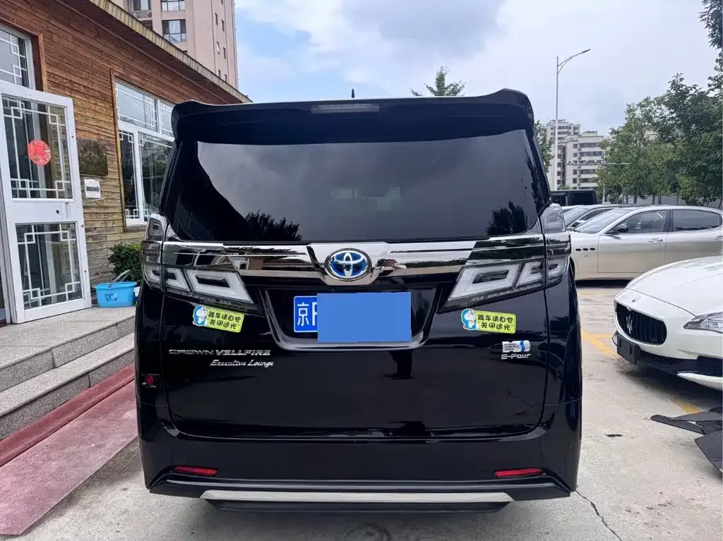 Toyota Vellfire — фото 10