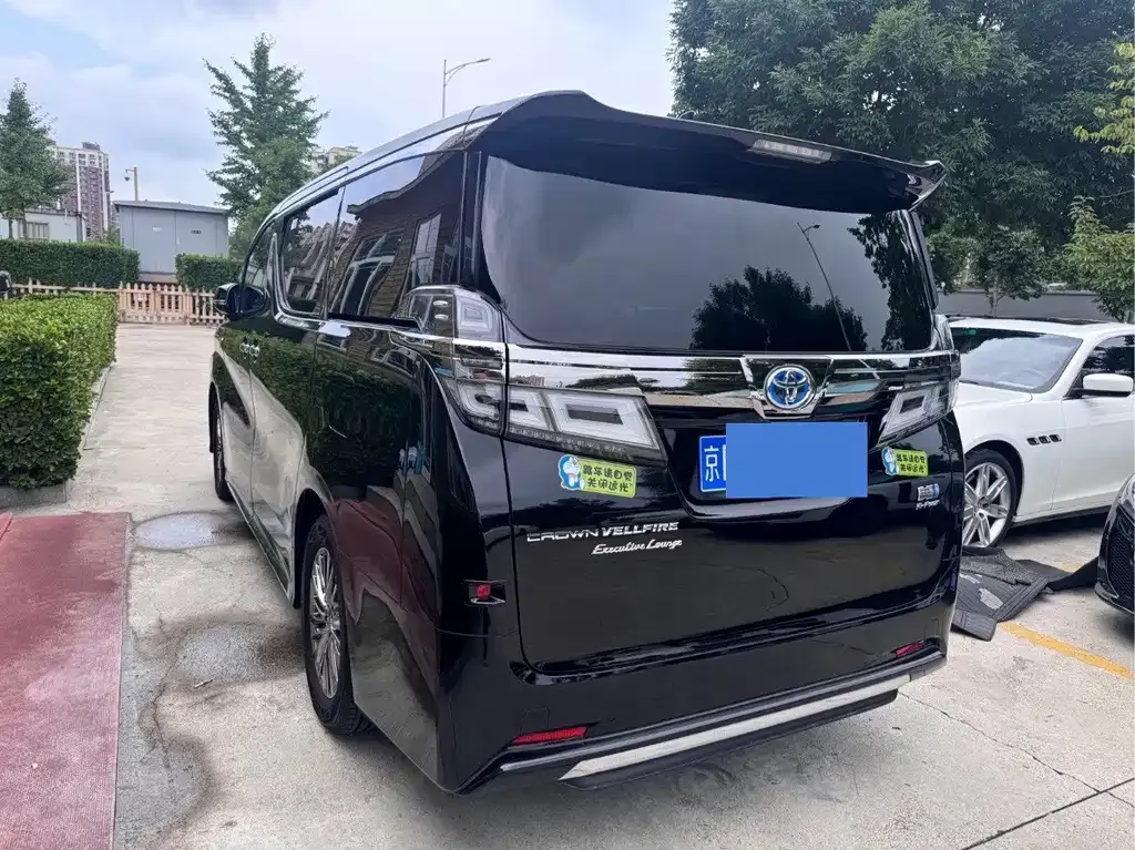 Toyota Vellfire — фото 6