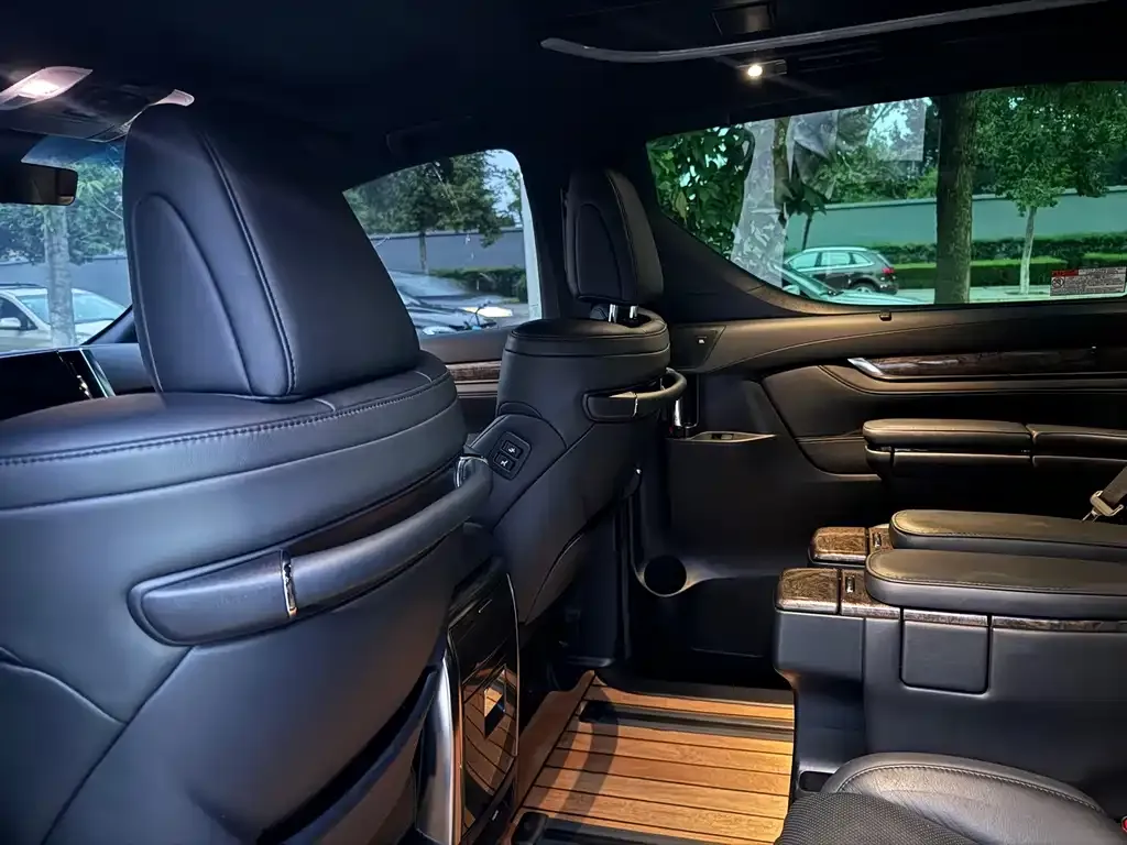 Toyota Vellfire — фото 7