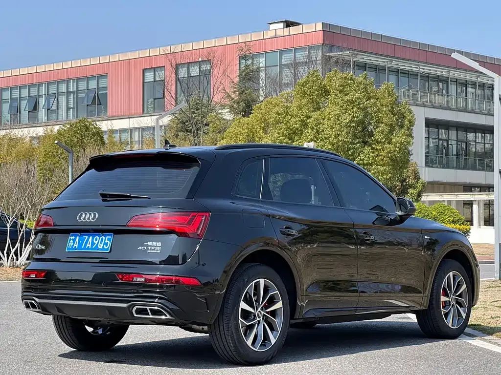 Audi Q5L — фото 8