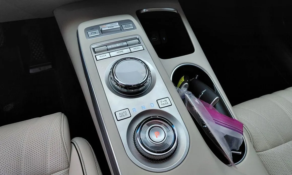 Genesis GV70 — фото 10