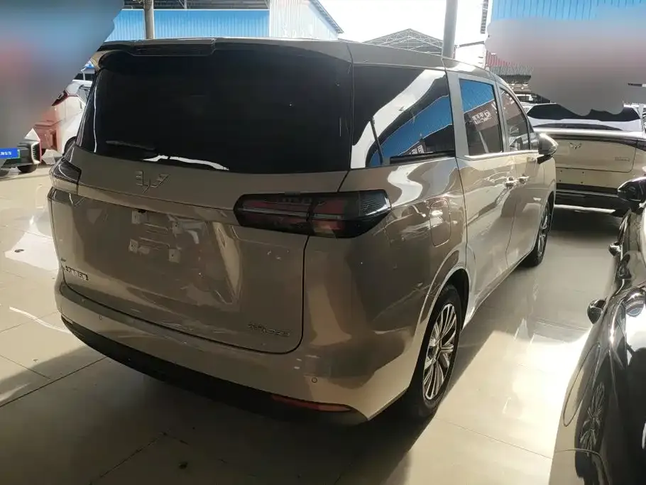 Wuling Starlight 730 New Energy — фото 10