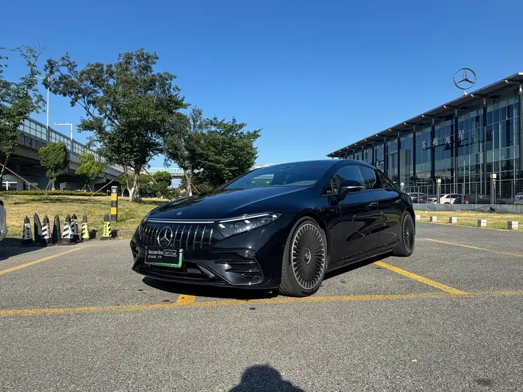 Mercedes-Benz EQS AMG — фото 8