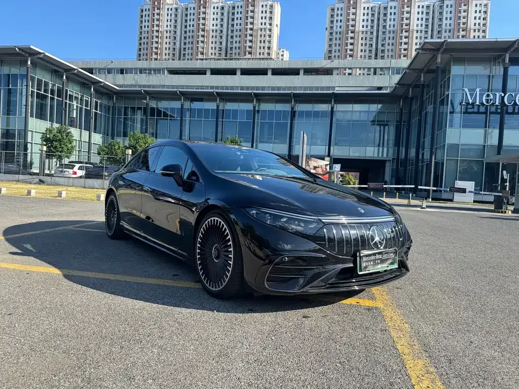 Mercedes-Benz EQS AMG — фото 10