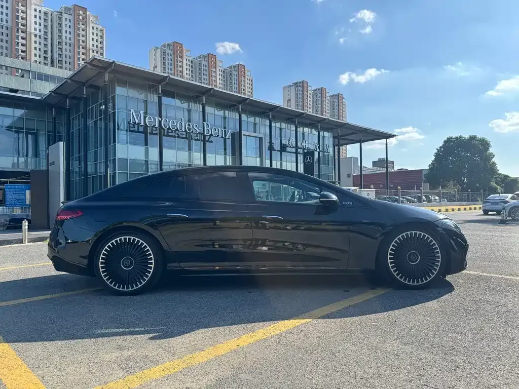 Mercedes-Benz EQS AMG — фото 4