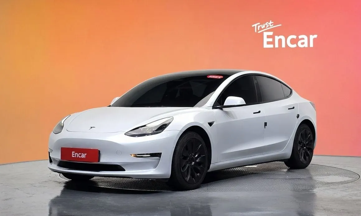 Tesla Model 3 — фото 1