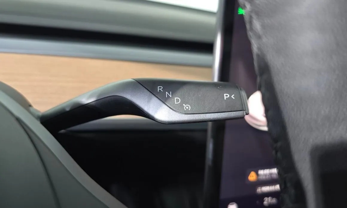 Tesla Model 3 — фото 2