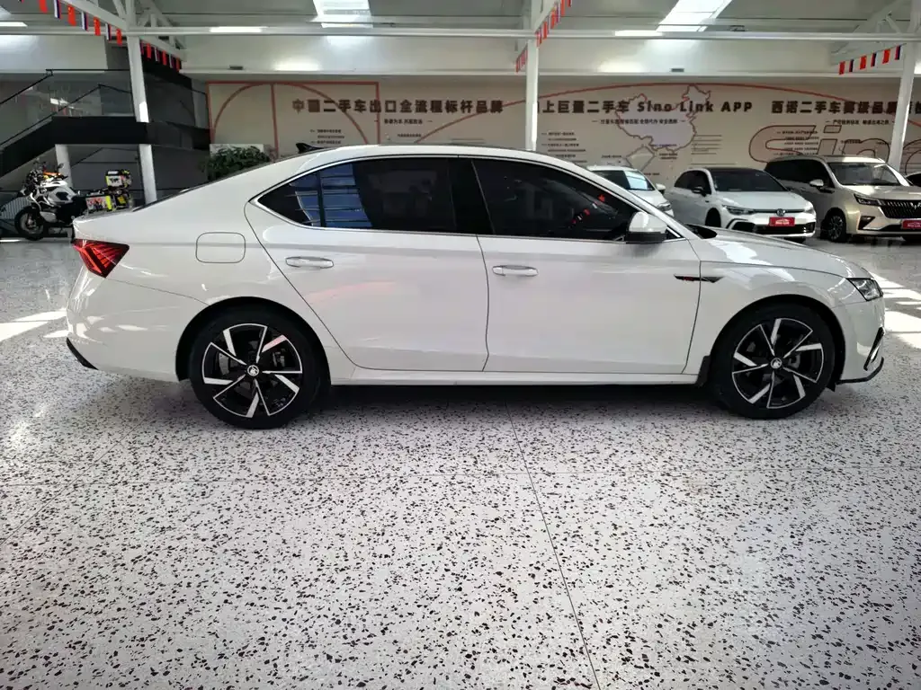 Skoda Octavia — фото 4