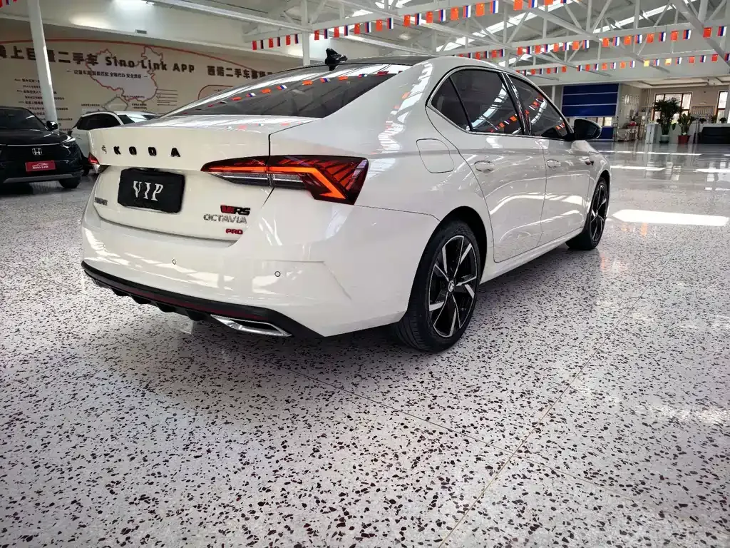 Skoda Octavia — фото 8