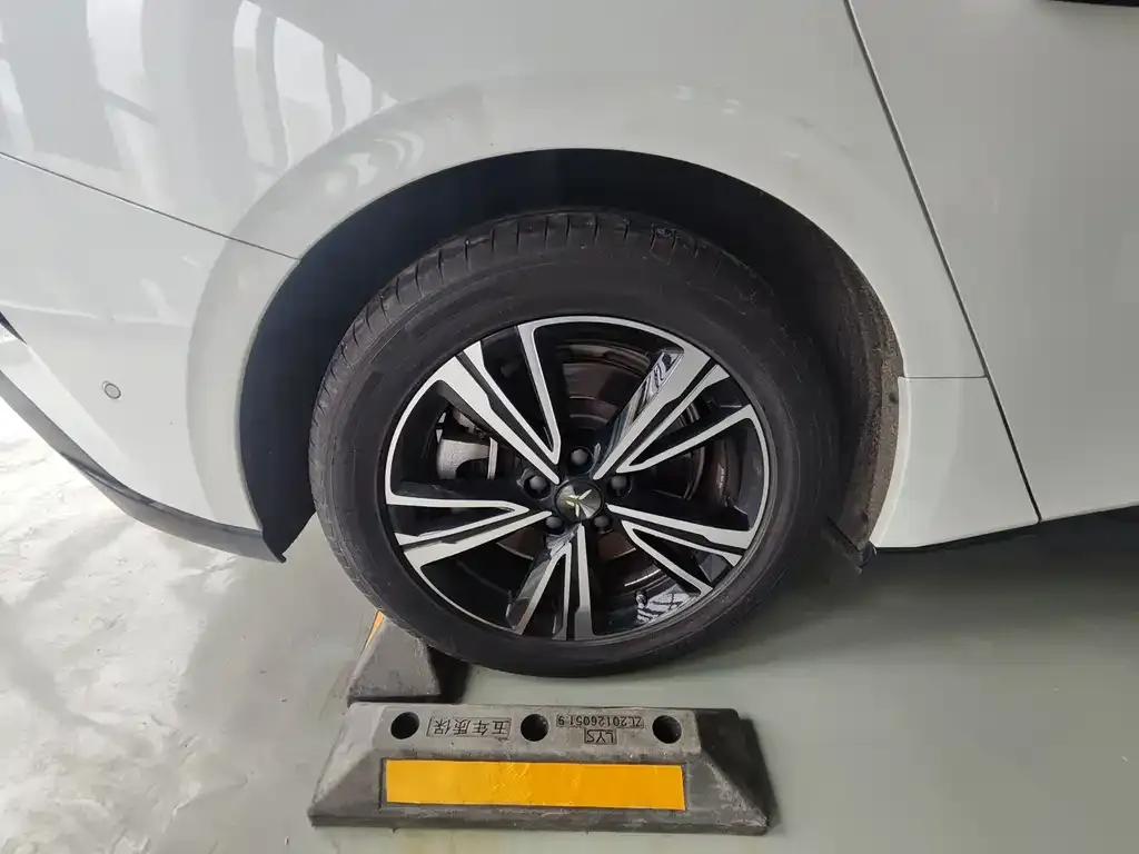 Hongqi EH7 — фото 10