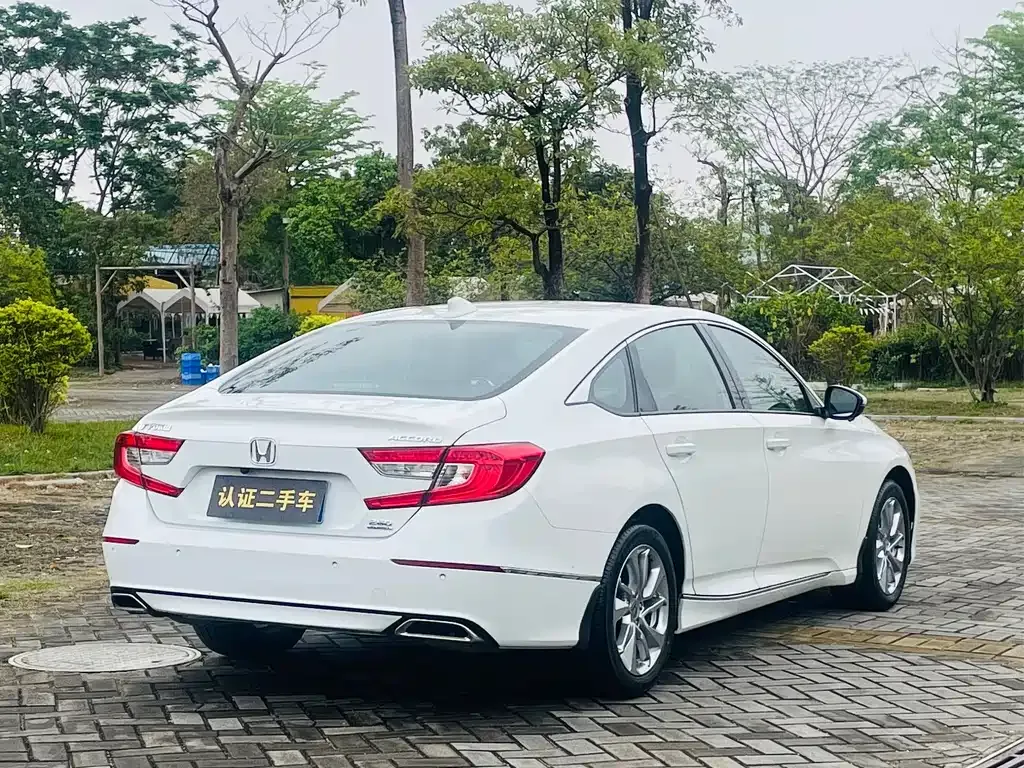 Honda Accord — фото 10
