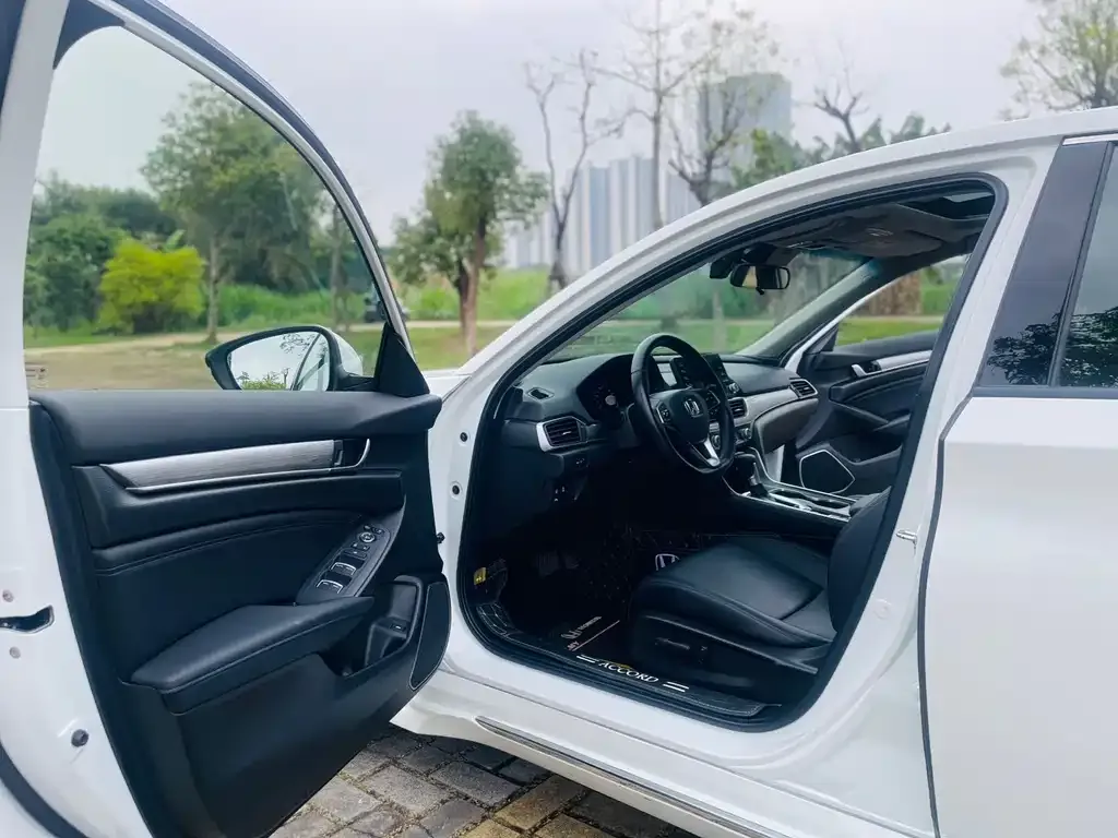 Honda Accord — фото 5