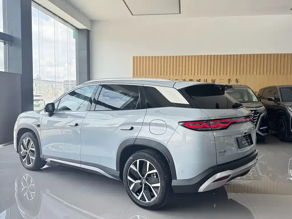 BYD L DM-i — фото 4