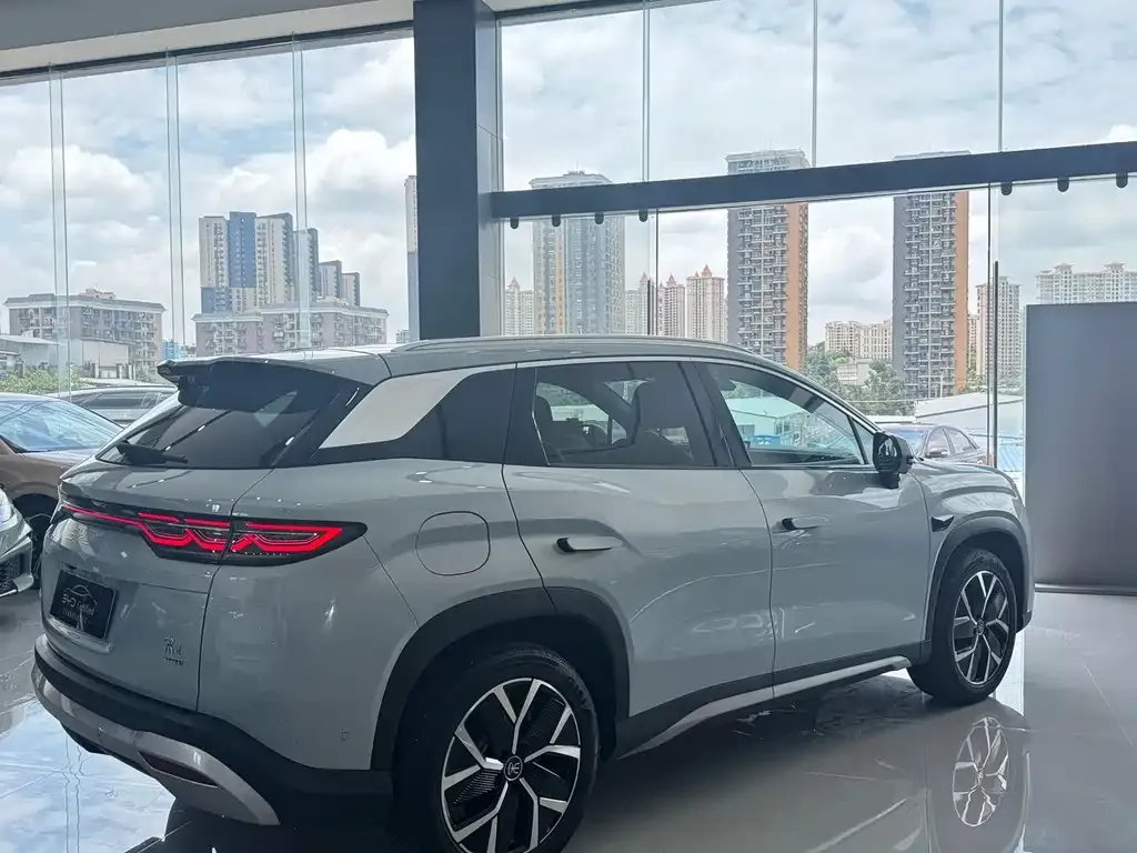 BYD L DM-i — фото 10