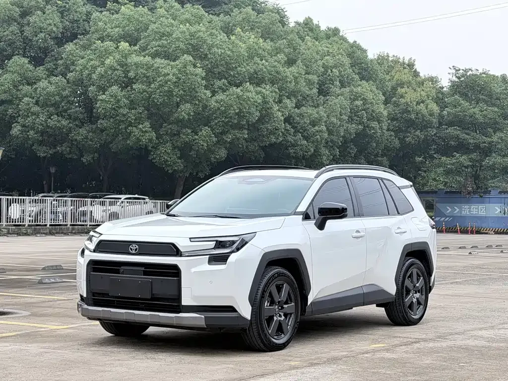 Toyota RAV4 — фото 1