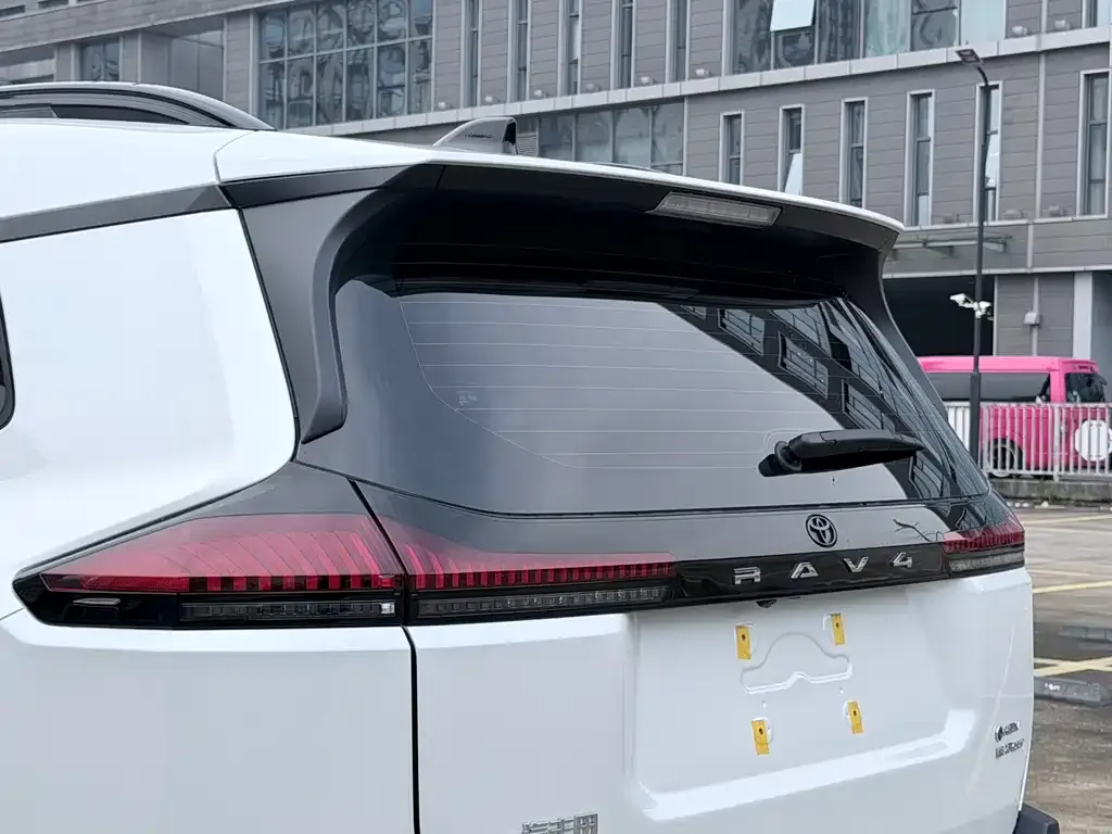 Toyota RAV4 — фото 3