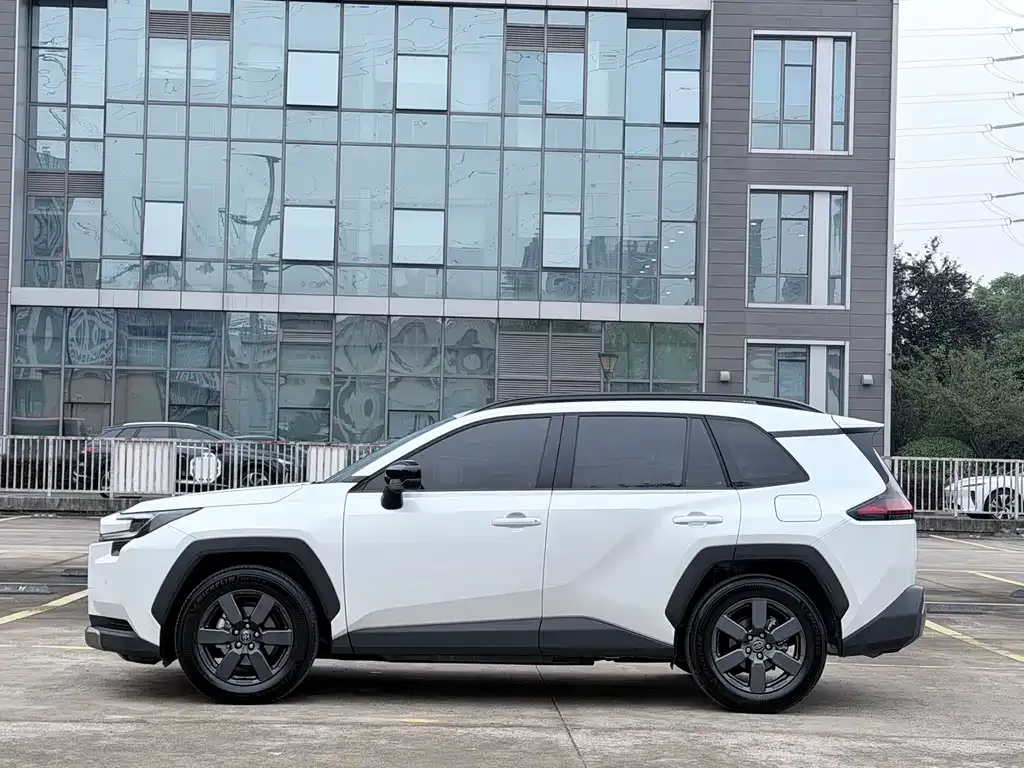 Toyota RAV4 — фото 6