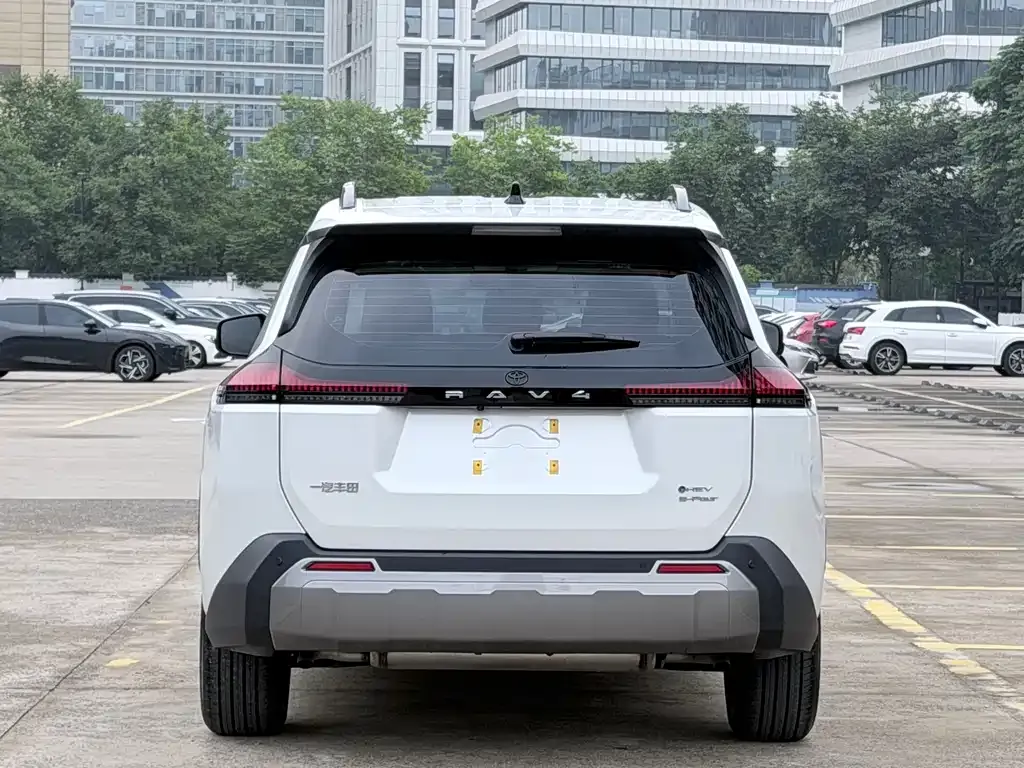 Toyota RAV4 — фото 8