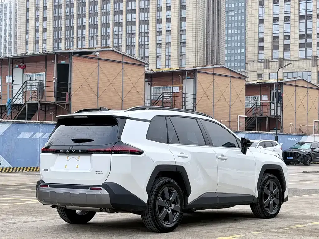 Toyota RAV4 — фото 9