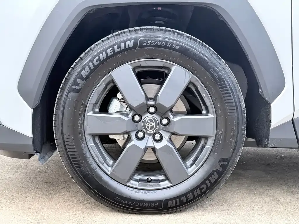 Toyota RAV4 — фото 2