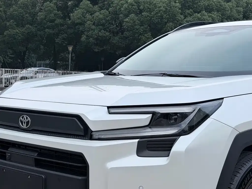 Toyota RAV4 — фото 4
