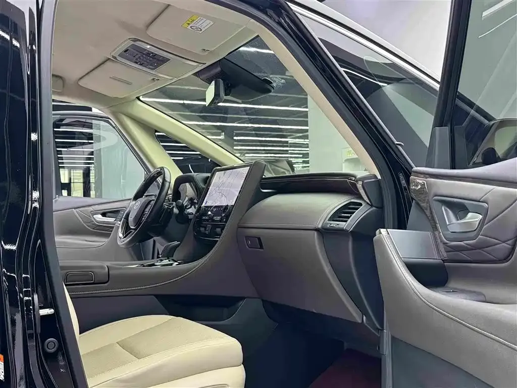 Toyota Alphard — фото 6