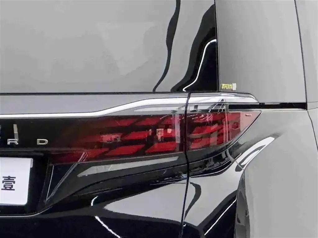 Toyota Alphard — фото 10