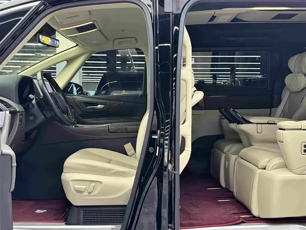 Toyota Alphard — фото 7