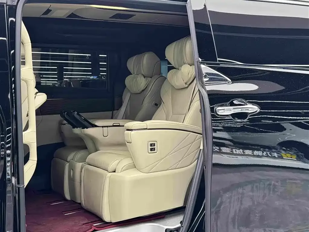 Toyota Alphard — фото 9