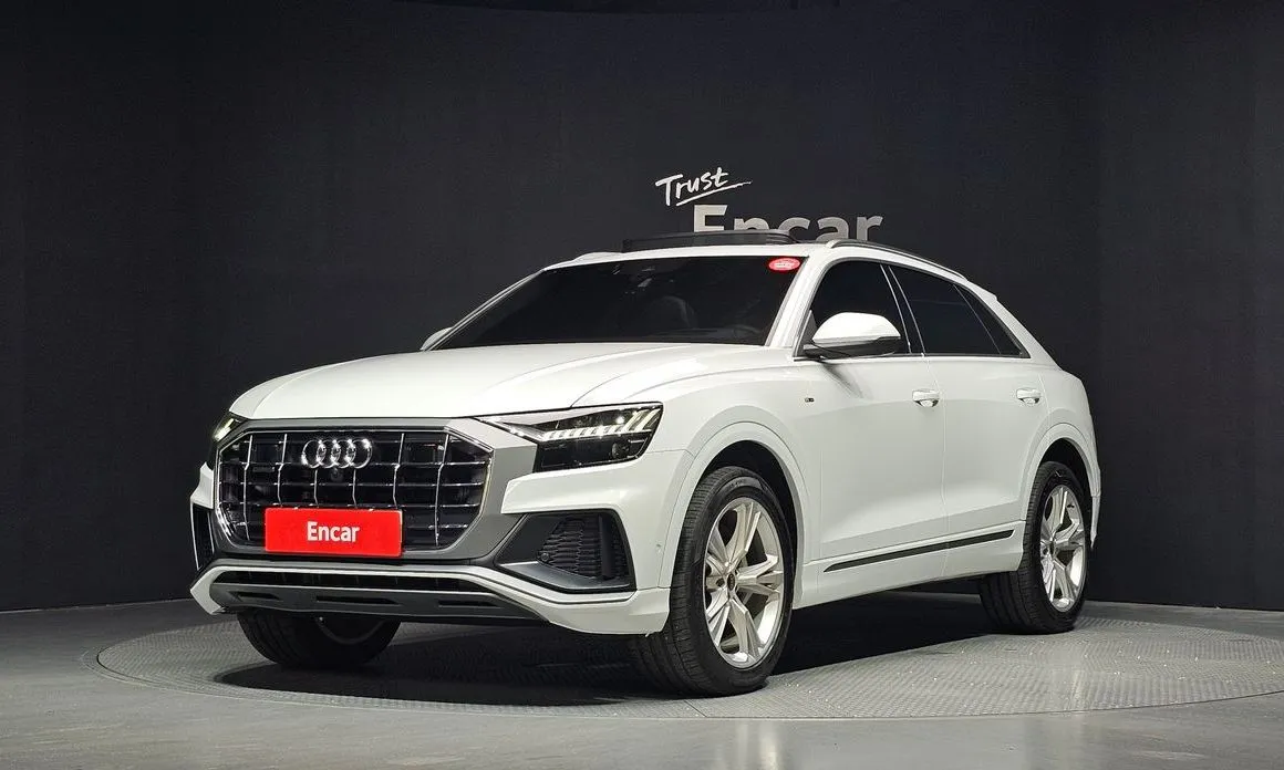 Audi Q8 — фото 1