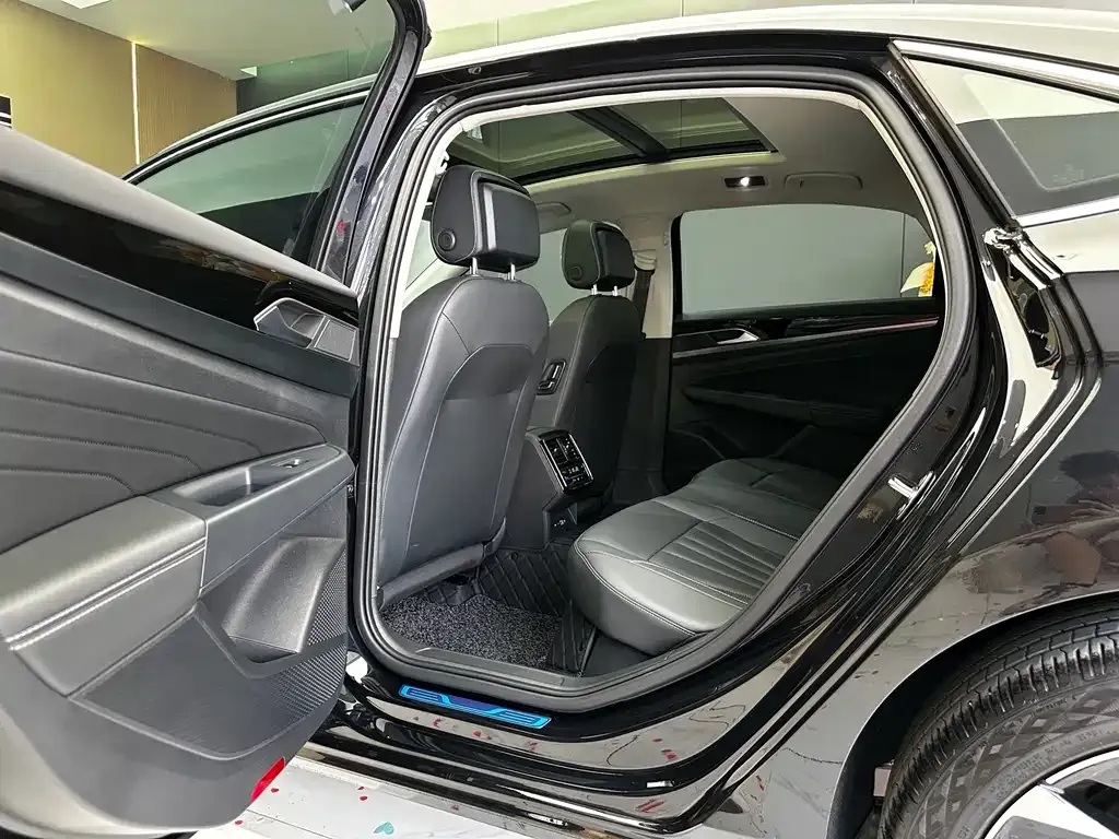 Volkswagen Passat — фото 10