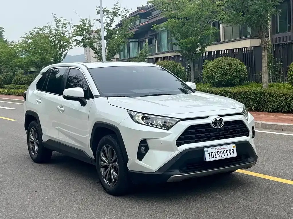 Toyota RAV4 — фото 4