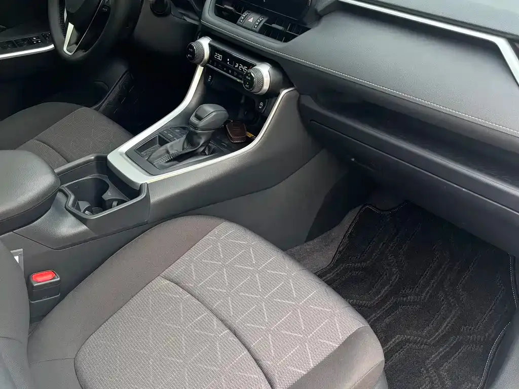 Toyota RAV4 — фото 3