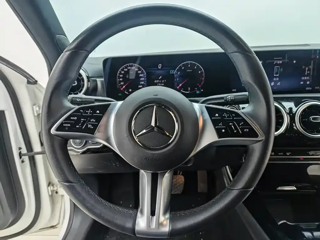 Mercedes-Benz A-Class 2023 из CN, фото 6