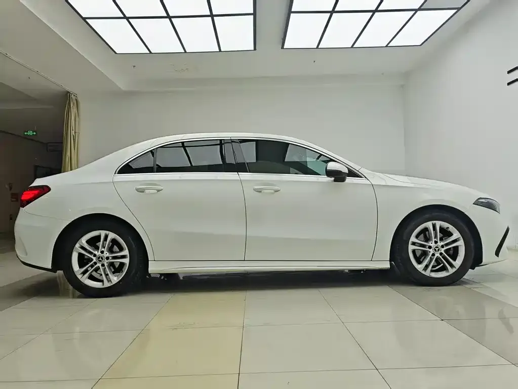 Mercedes-Benz A-Class 2023 из CN, фото 3