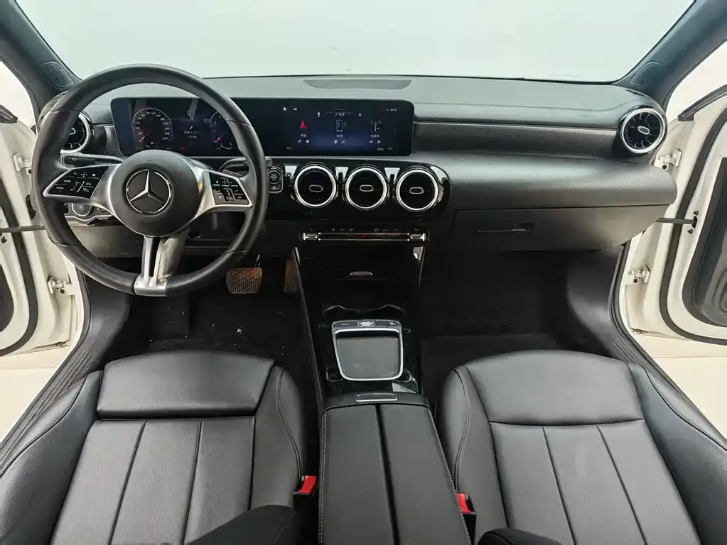 Mercedes-Benz A-Class 2023 из CN, фото 9