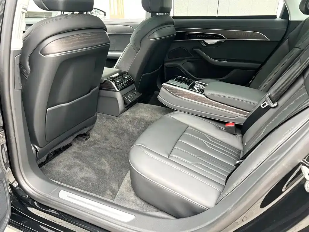 Audi A8 — фото 8