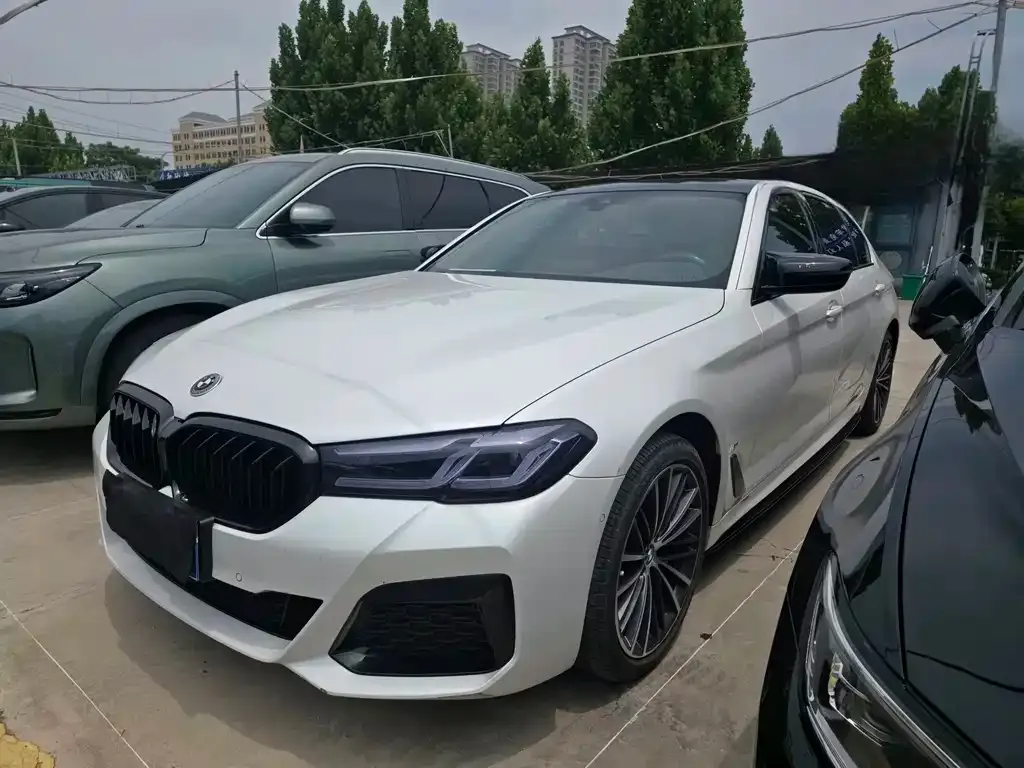 BMW 5 Series — фото 1