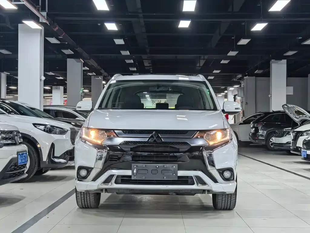 Mitsubishi Outlander — фото 3