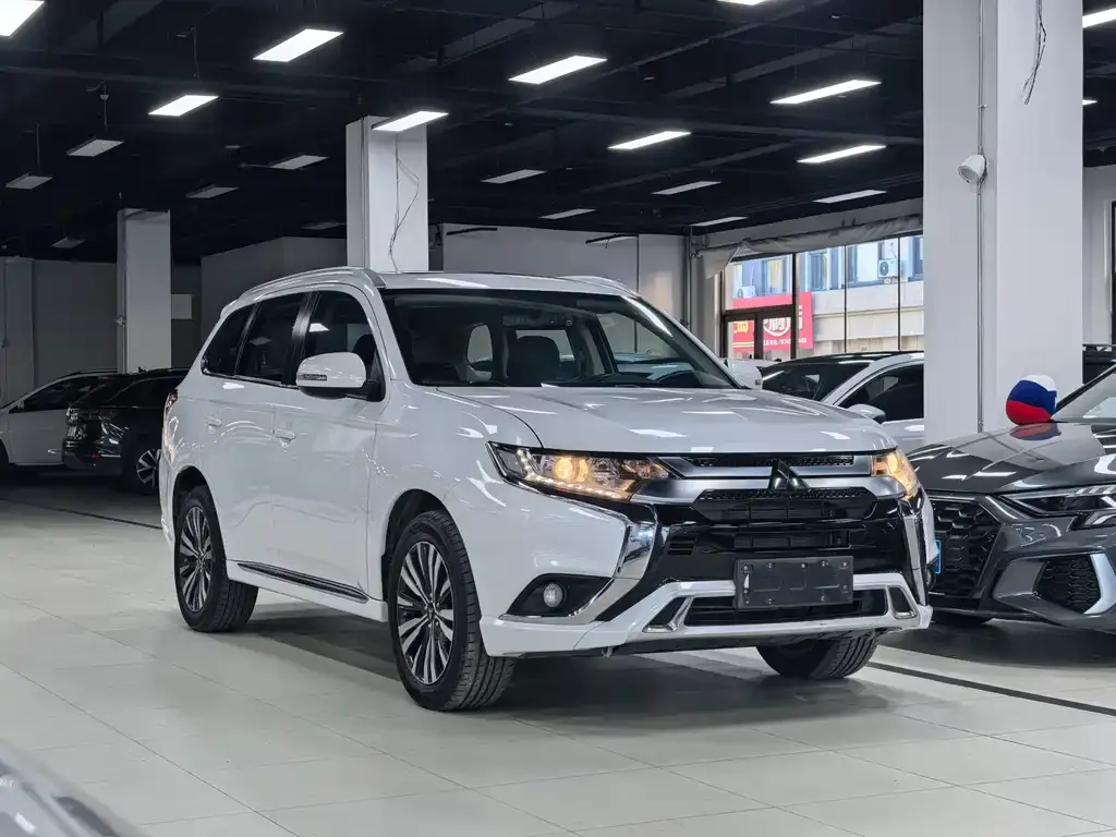 Mitsubishi Outlander — фото 8