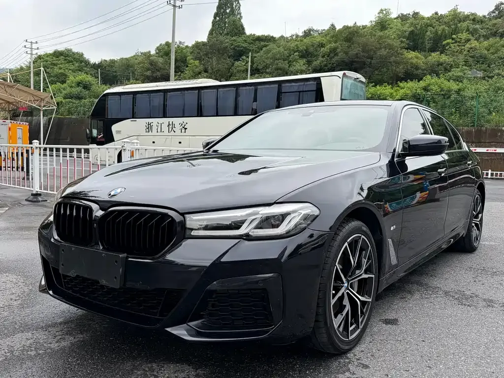 BMW 5 Series — фото 1