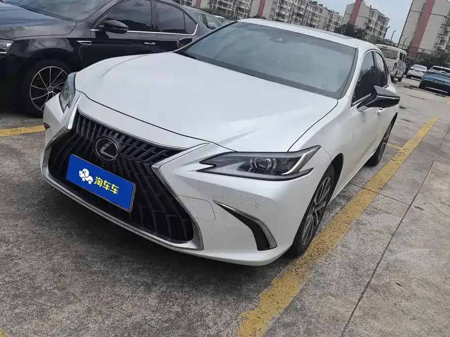 Lexus ES — фото 1