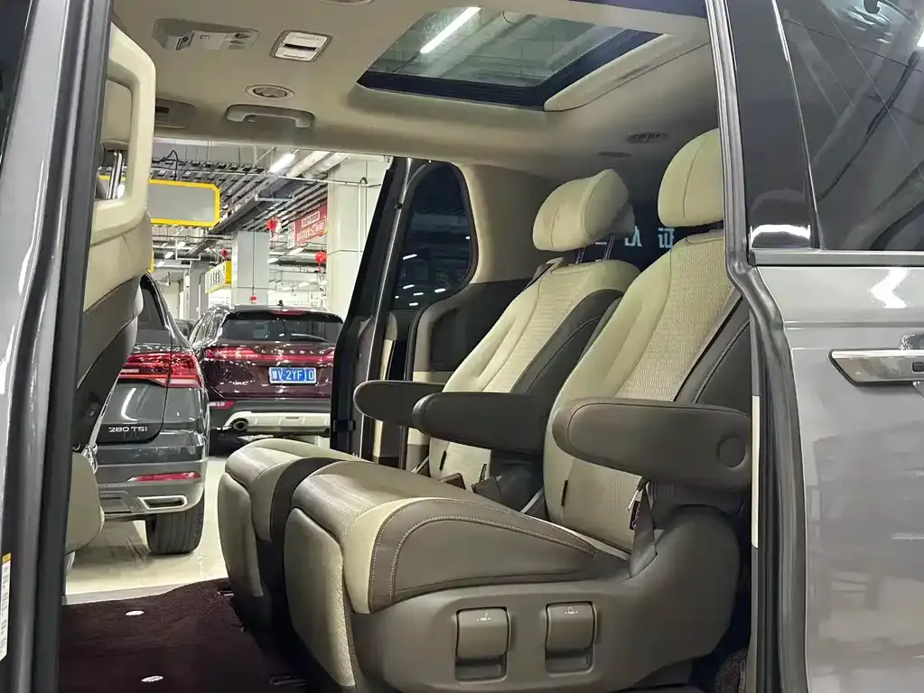 Kia Carnival — фото 10