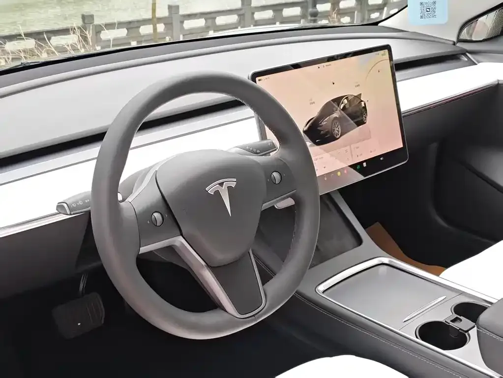 Tesla Model 3 — фото 3